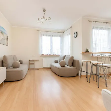 아파트 Cozy Jelitkowski Dwor In With Parking By Renters