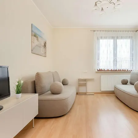 Cozy Jelitkowski Dwor In With Parking By Renters 아파트