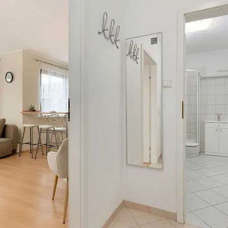 Cozy Jelitkowski Dwor In With Parking By Renters 아파트